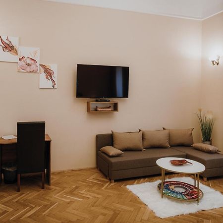 Dozsa Apartman Szeged Esterno foto
