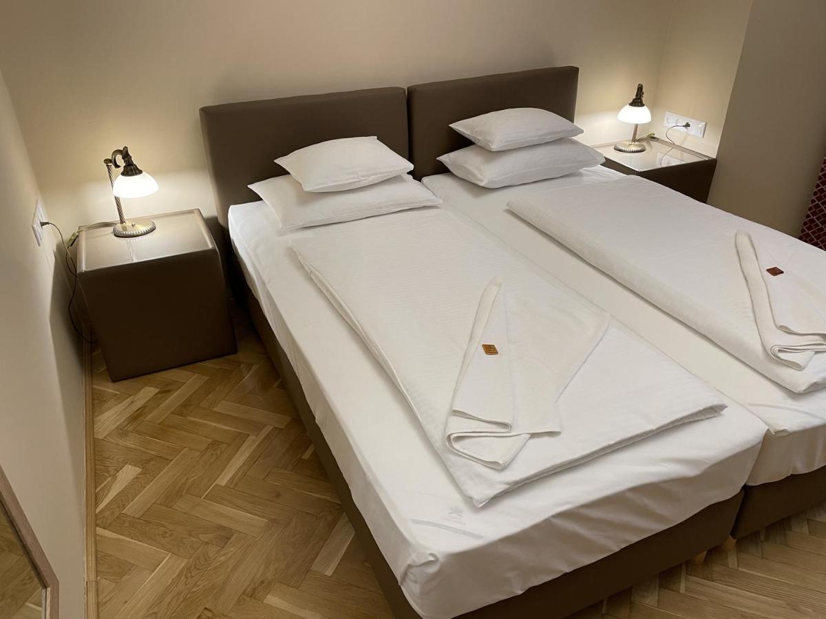 Dozsa Apartman Szeged Esterno foto