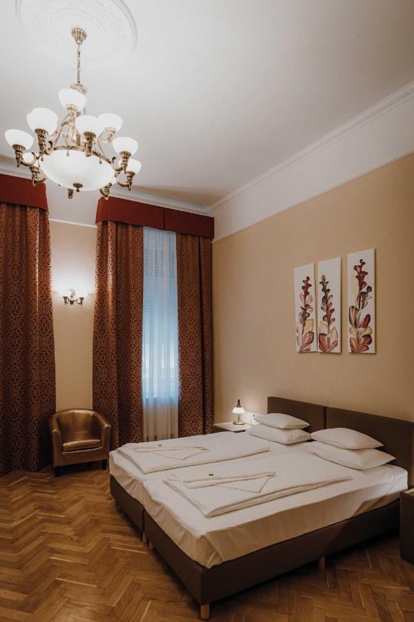 Dozsa Apartman Szeged Esterno foto