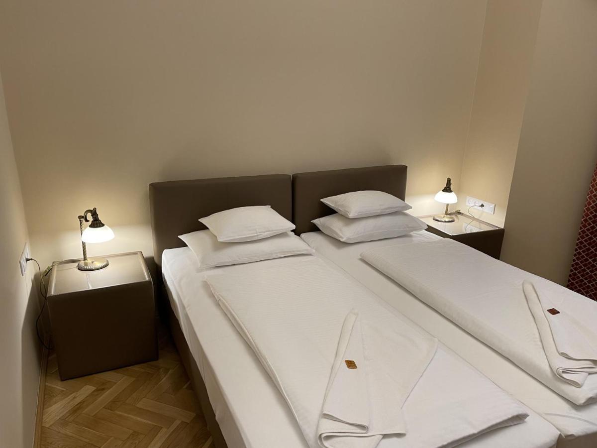 Dozsa Apartman Szeged Esterno foto