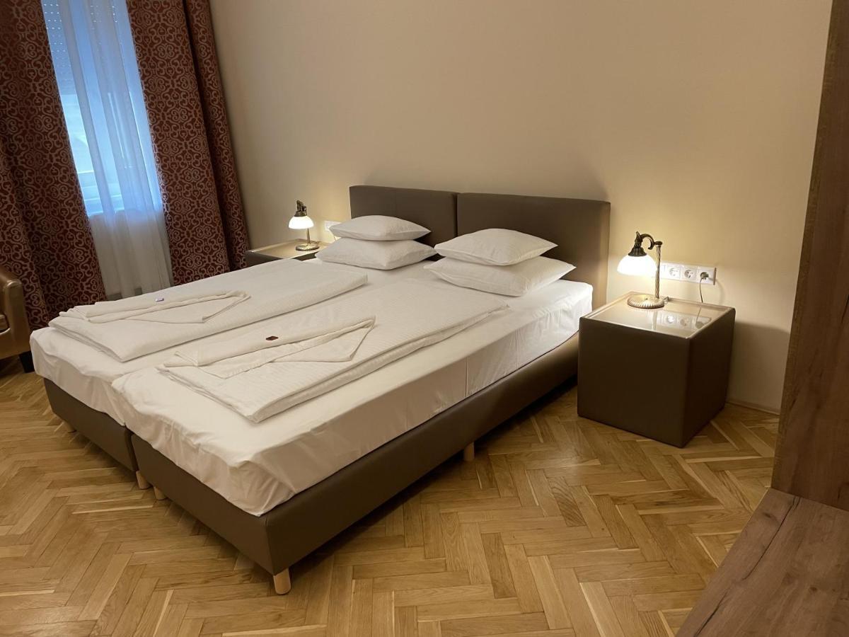 Dozsa Apartman Szeged Esterno foto
