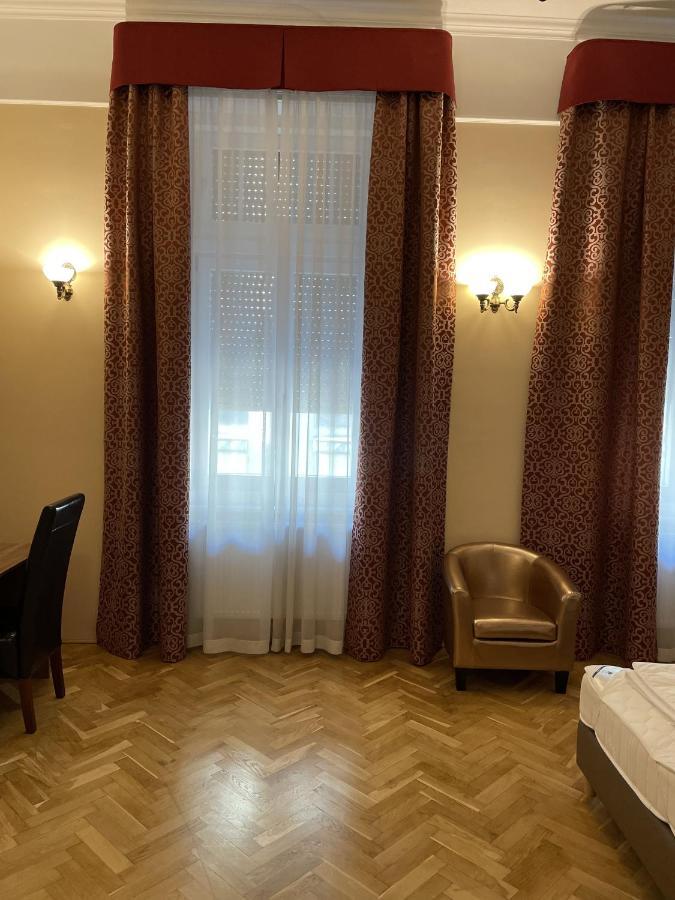 Dozsa Apartman Szeged Esterno foto