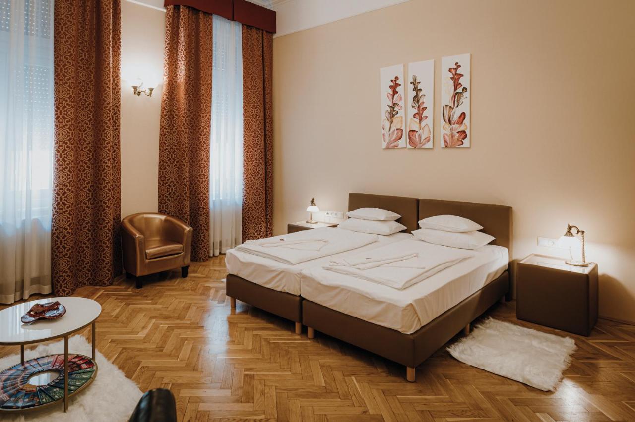 Dozsa Apartman Szeged Esterno foto
