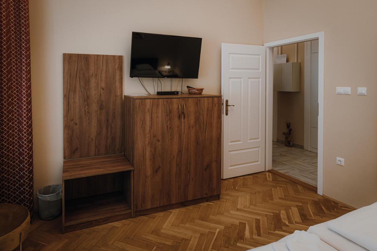 Dozsa Apartman Szeged Esterno foto