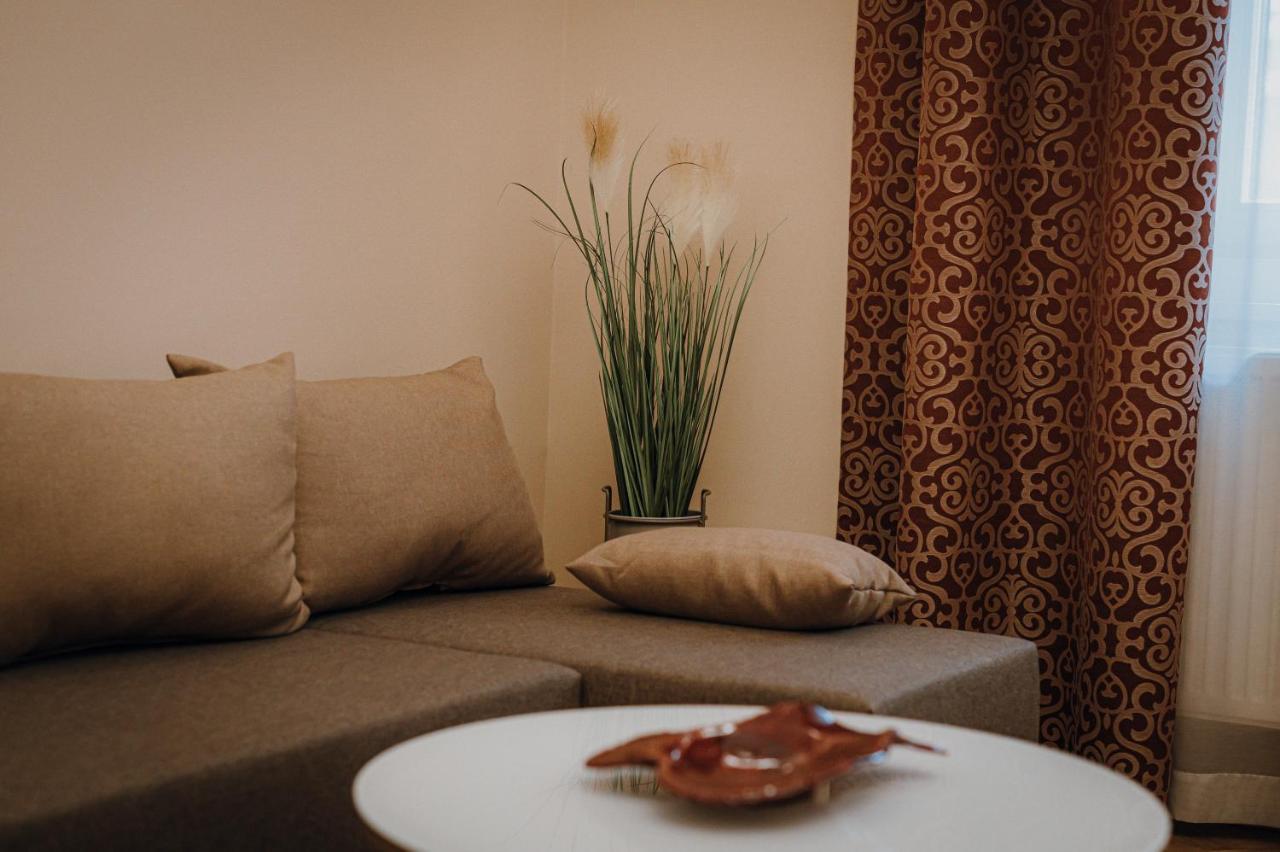Dozsa Apartman Szeged Esterno foto