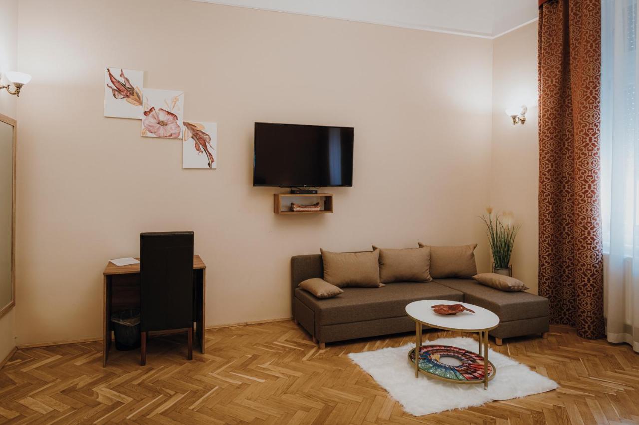 Dozsa Apartman Szeged Esterno foto