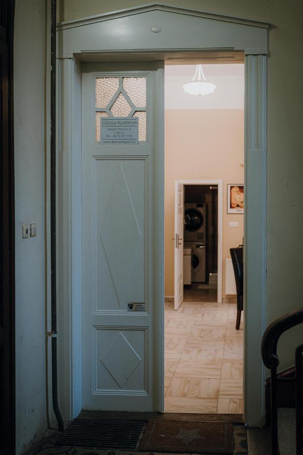 Dozsa Apartman Szeged Esterno foto