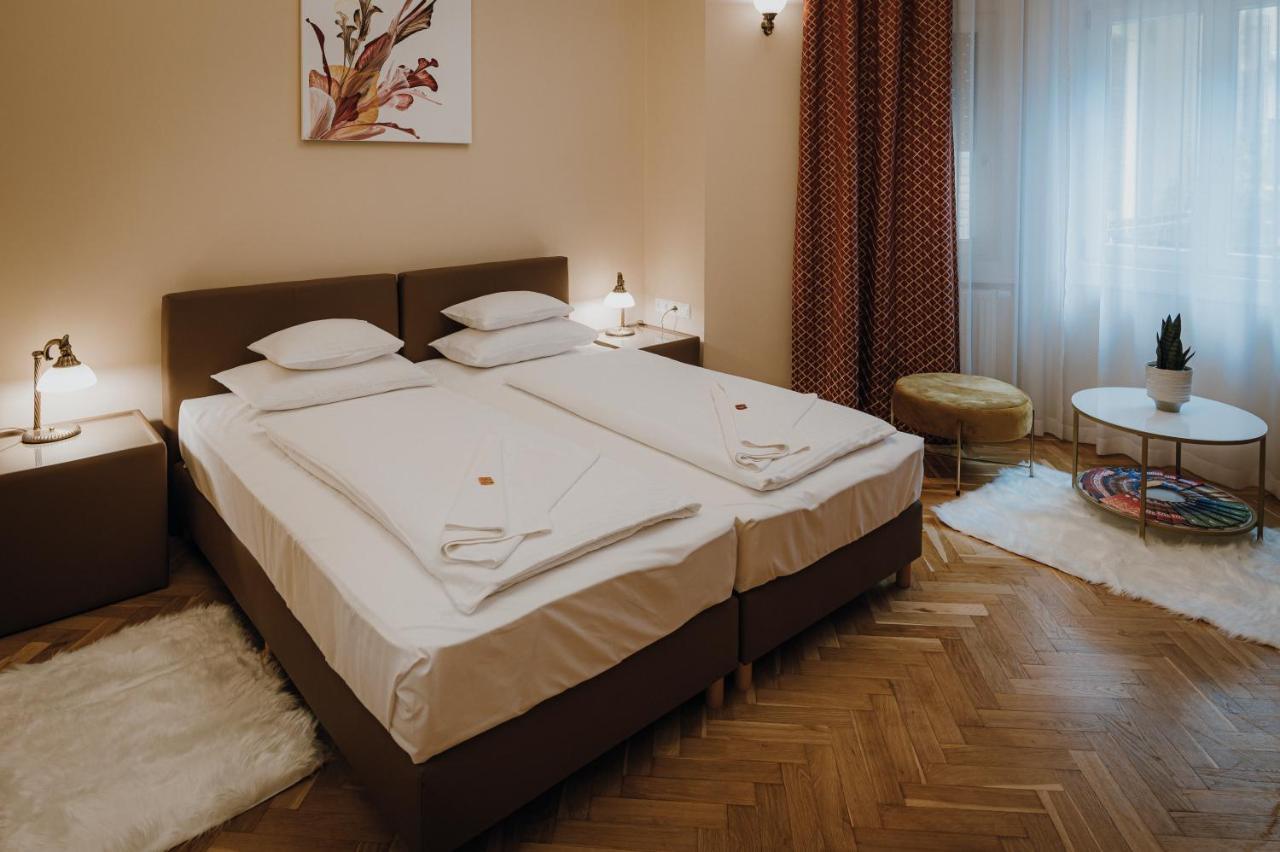 Dozsa Apartman Szeged Esterno foto