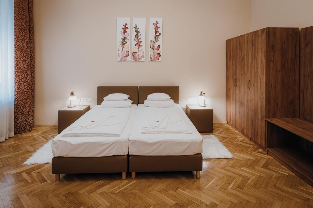 Dozsa Apartman Szeged Esterno foto