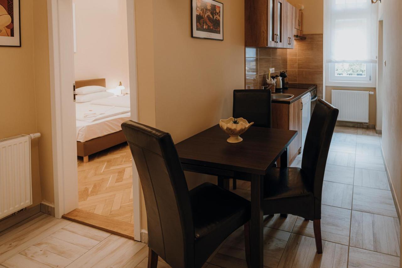 Dozsa Apartman Szeged Esterno foto