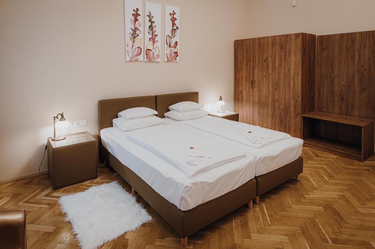 Dozsa Apartman Szeged Esterno foto